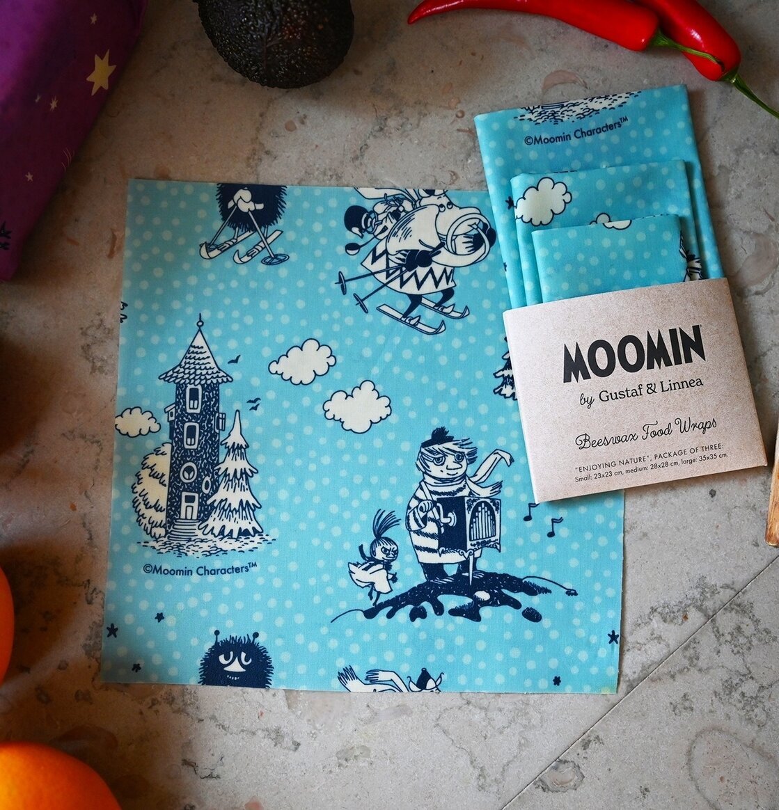 Bivaxduk Mumin - In Winterland Blå Gustaf och Linnea Bivaxdukar