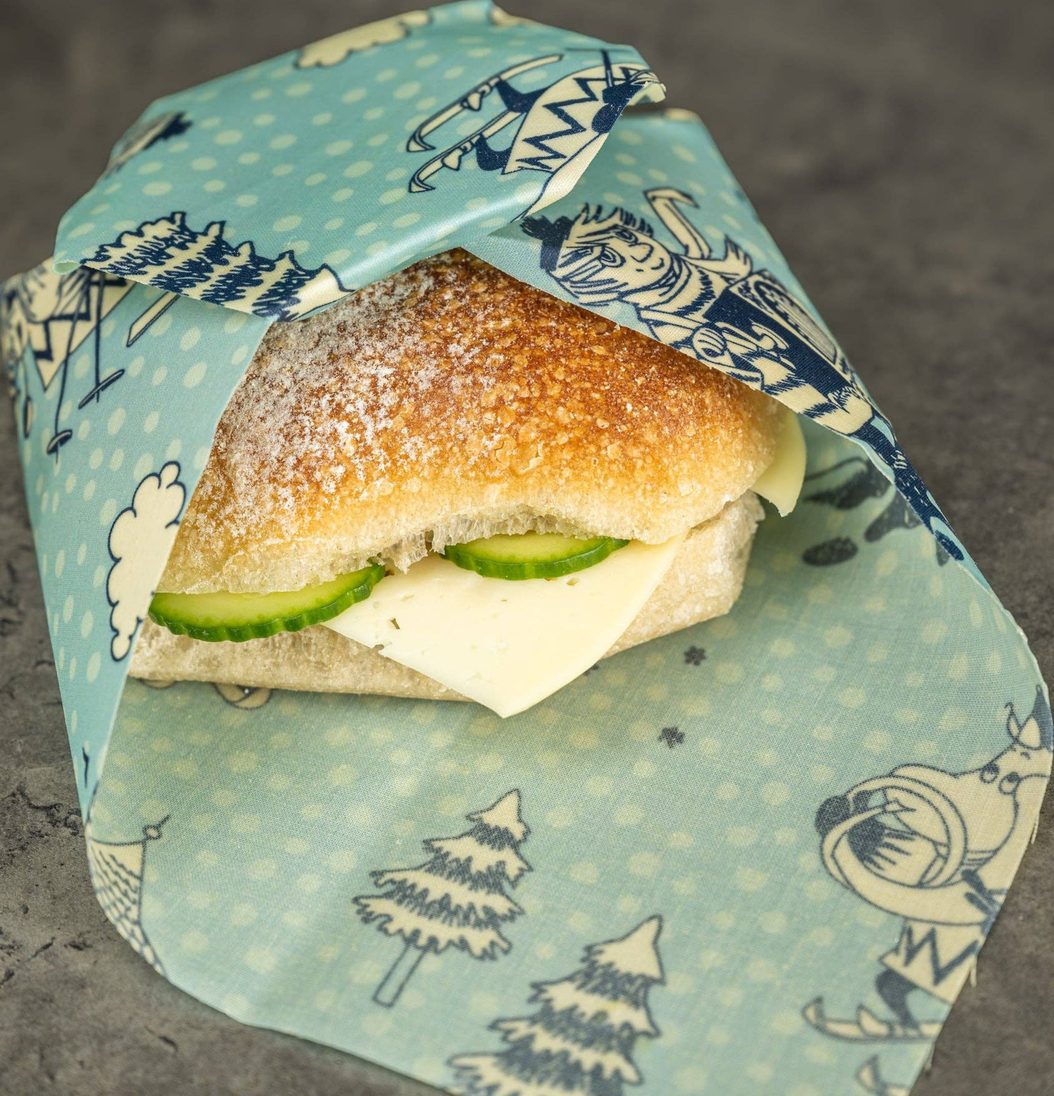 Bivaxduk Mumin - In Winterland Blå Gustaf och Linnea Bivaxdukar