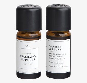 Bild av två eleganta doftoljor i bruna glasflaskor