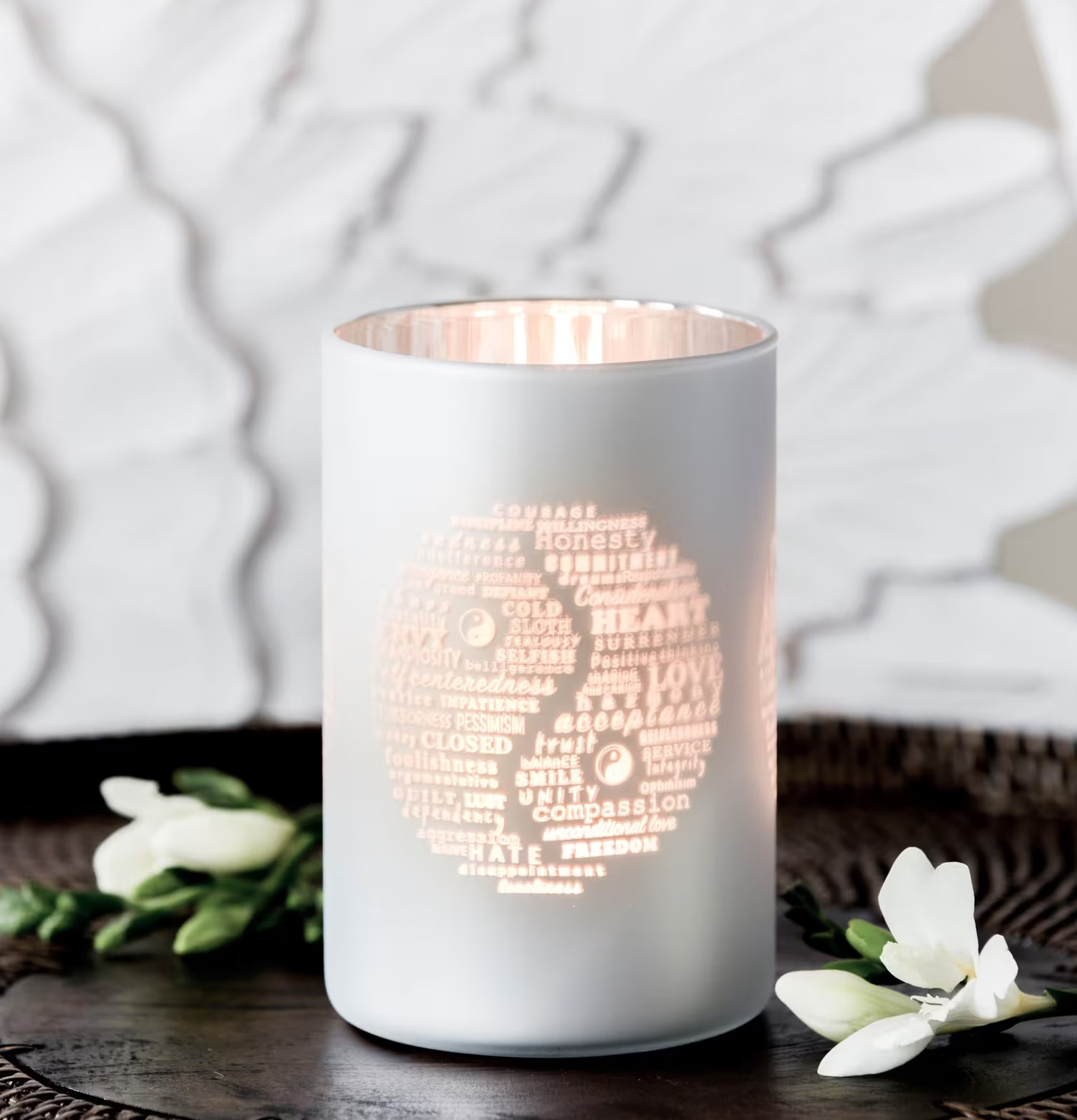 Ying Yang - Majas Cottage ljuslykta med vit, matt yta