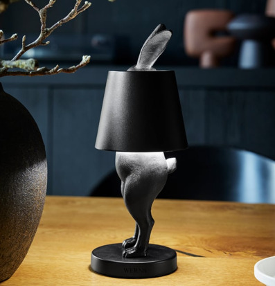 Bild av modern bordslampa med unik design och stil