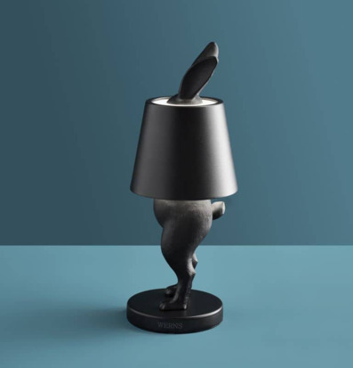 Bild av unik bordslampa med kaninform och matt finish