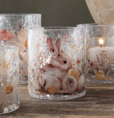 Bild av ljuslykta med vår- och påskmotiv i pastellfärger