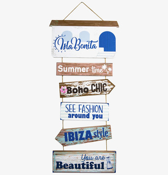 Bild av dekorativ träskylt med rustik och bohemisk stil