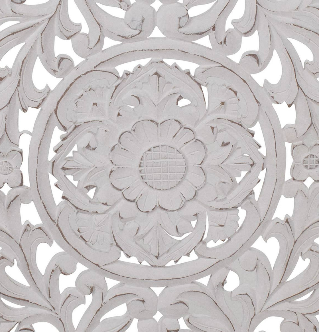 Bild av elegant och detaljrik vägdekoration i vitt