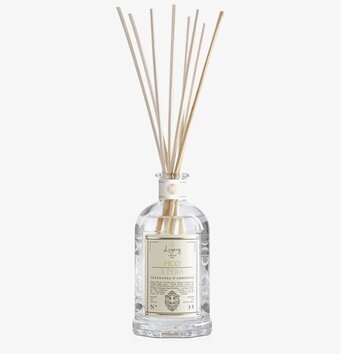 Bild av eleganta doftpinnar för stilfull heminredning