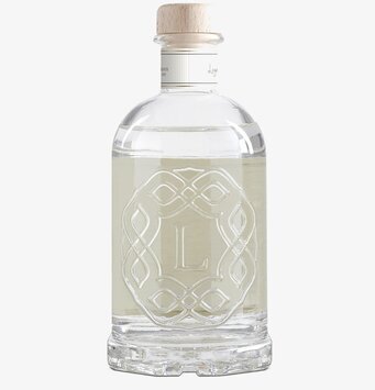 Bild av elegant flaska med doftpinnar för heminredning