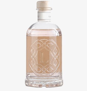 Bild av sofistikerad flaska med doftpinnar och träkork