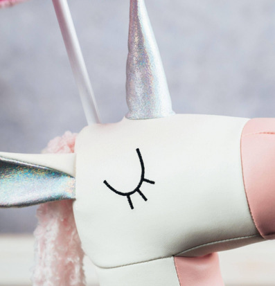 Bild av golvlampa med enhörning och magiskt glitterhorn