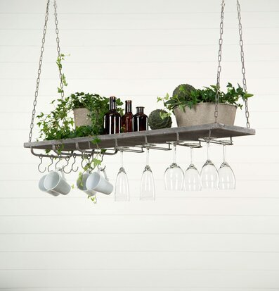 Bild av stilren och funktionell hängande hylla i metall