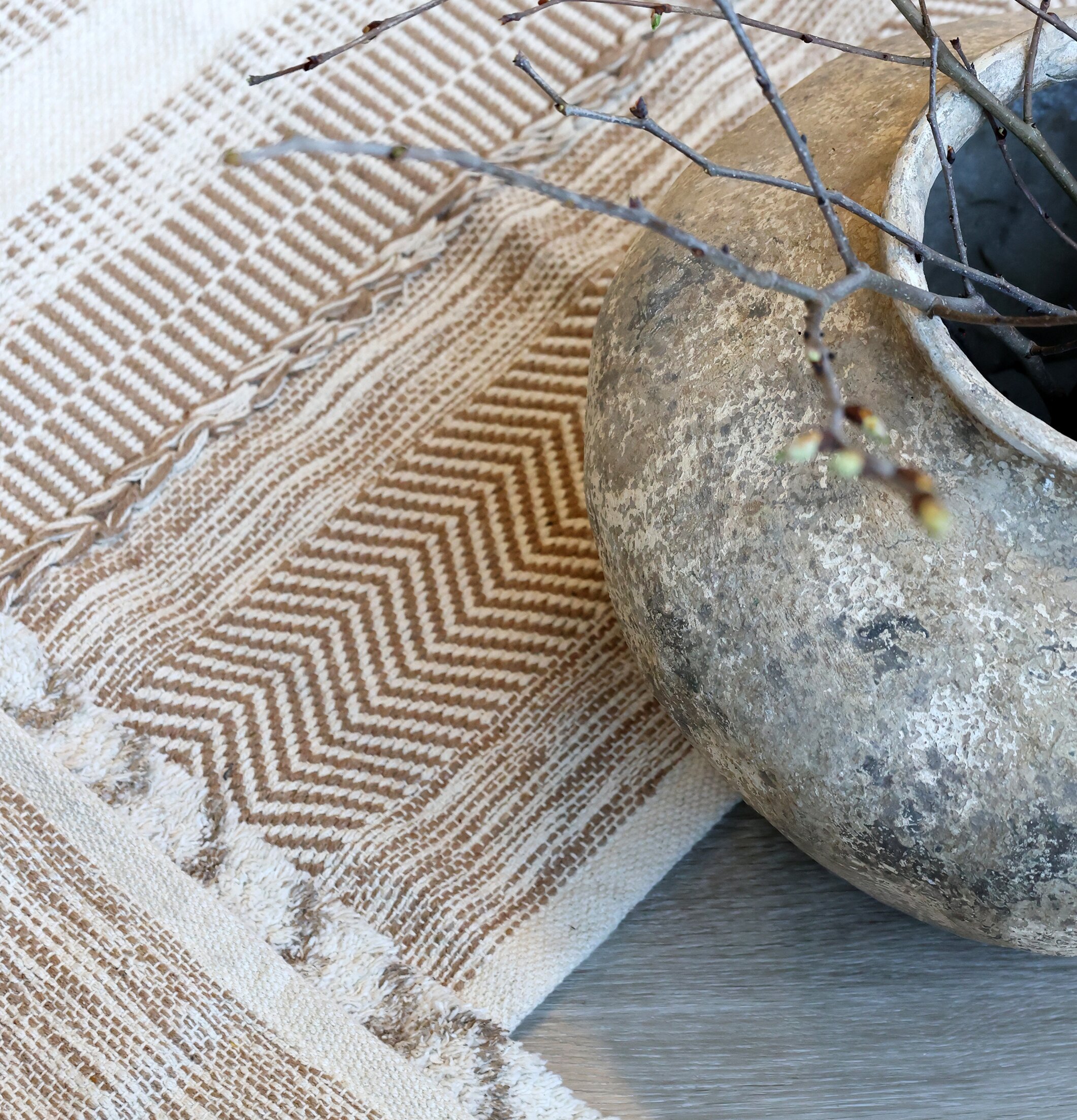 Bild av stilfull inredning med naturmaterial och harmoni