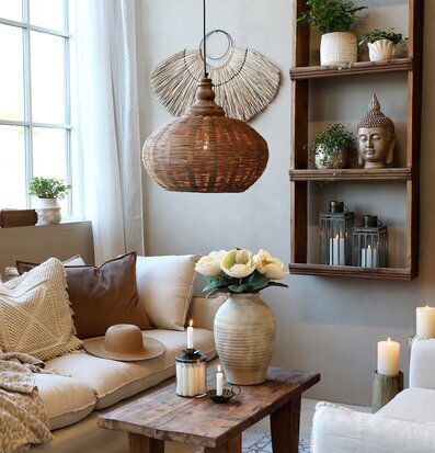 Bild av harmonisk inredning med naturliga material