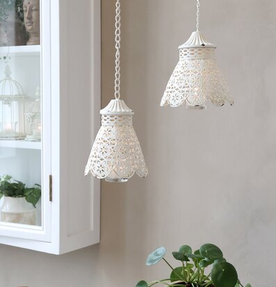 Bild av stilfull inredning med hängande ljuslampor