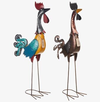 Bild av färgglada och konstnärliga tuppdekorationer