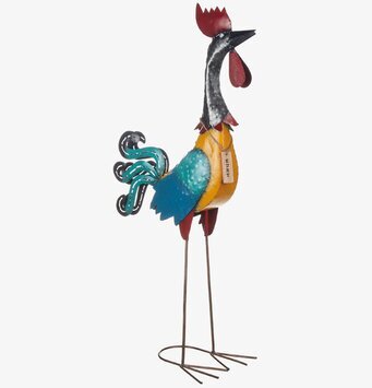 Bild av unik tupp i hamrad plåt med livfull design