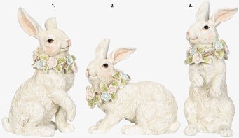 Bild av tre harfigurer med blomsterkransar i pastellfärger