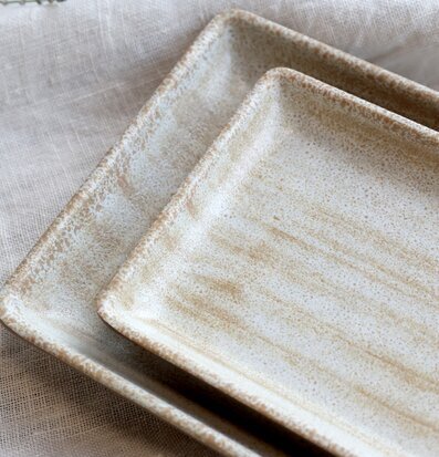 Bild av harmonisk komposition med rektangulära fat