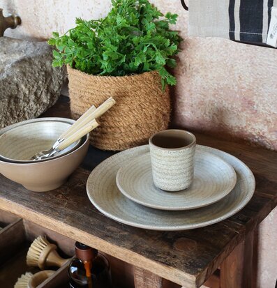 Foto av charmig och harmonisk köksmiljö med detaljer