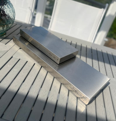 Bild av eleganta kylplattor i stilfullt inrett rum