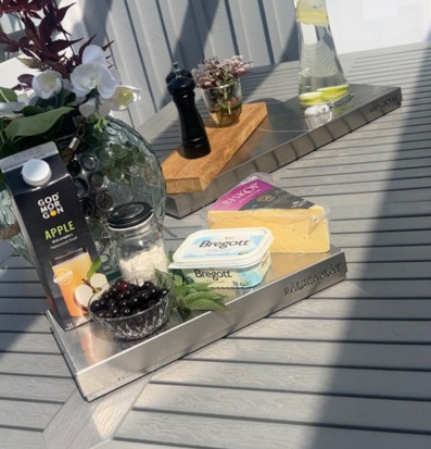 Bild av stilfull utomhusinredning med frukostdetaljer