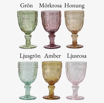 Bild av sex vinglas i vintage-stil med eleganta detaljer