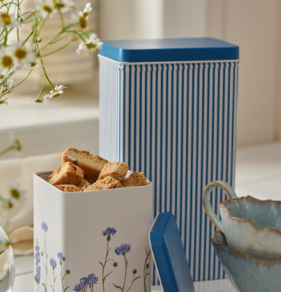 Bild av charmig inredning med plåtburk och skorpor