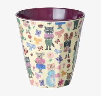 Bild av melaminmugg med färgglada djur och mönster