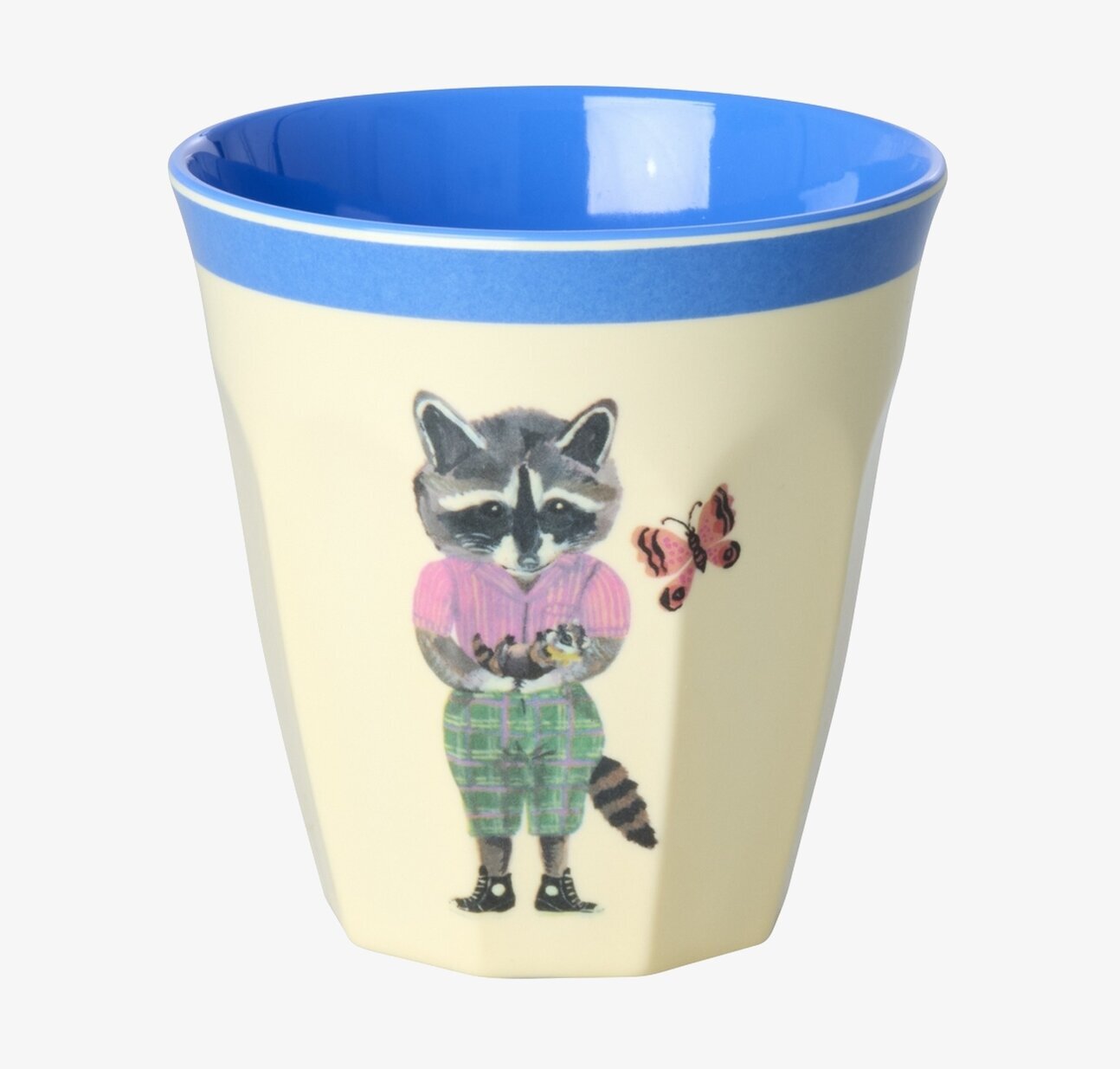 Bild av färgglad mugg med tvättbjörn och fjäril