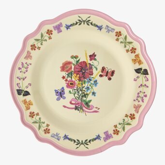 Bild av tallrik med vintageinspirerat blomstermotiv