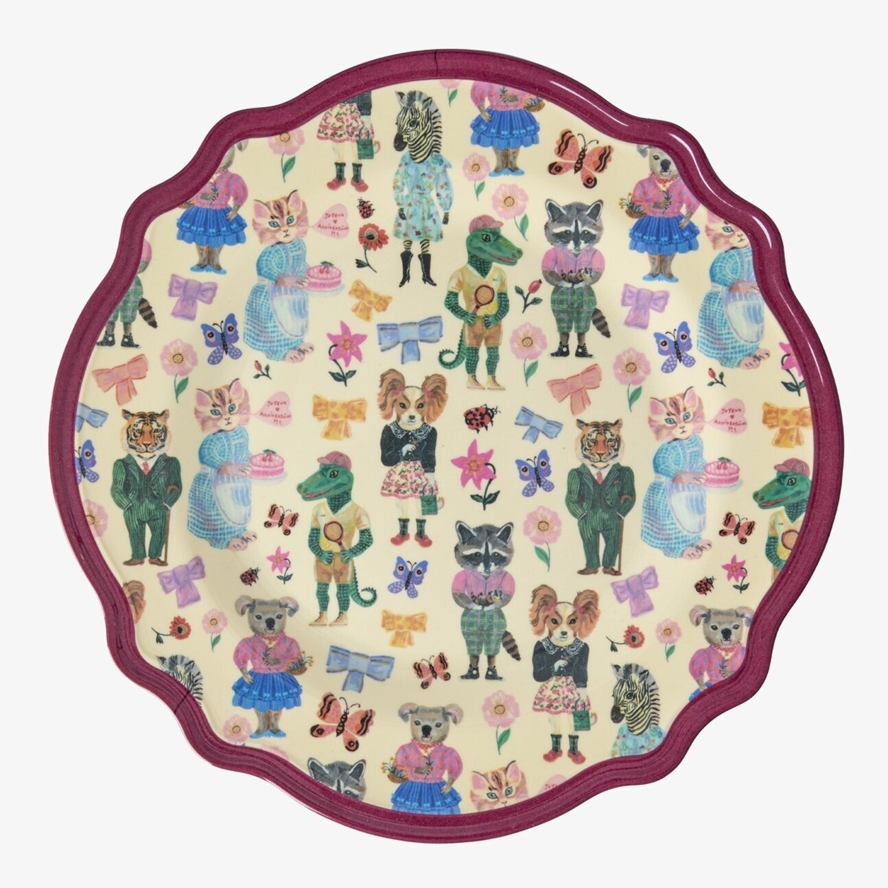 Bild av tallrik med djur i kläder och färgglada mönster