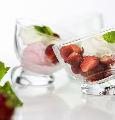 Sweet Serveringsskål 2-Pack från Sagaform med desserter