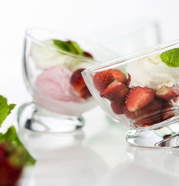 Sweet Serveringsskål 2-Pack från Sagaform med desserter