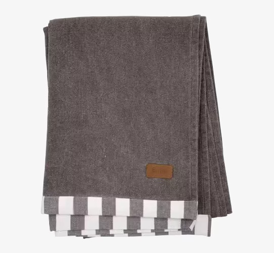 Pläd ERNST Grå från Ernst, mjuk och hållbar med randig kant