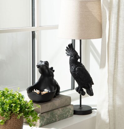 Bild av stilfull fönsterbräda med dekorativ belysning