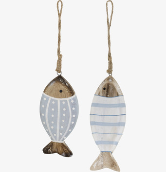 Foto av hängande fiskdekorationer för kustnära inredning