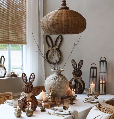 Bild av inbjudande rum med rustik och harmonisk inredning