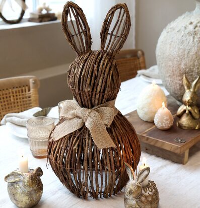 Bild av kaninfigur i naturlig och stilfull inredning