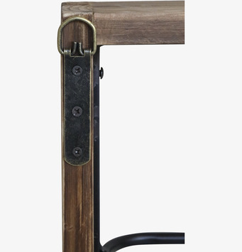 Bild av elegant vinreol med trä och metall detaljer