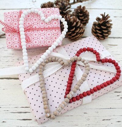 Heart Of Beads Guld från Krasilnikoff i tre färgvarianter