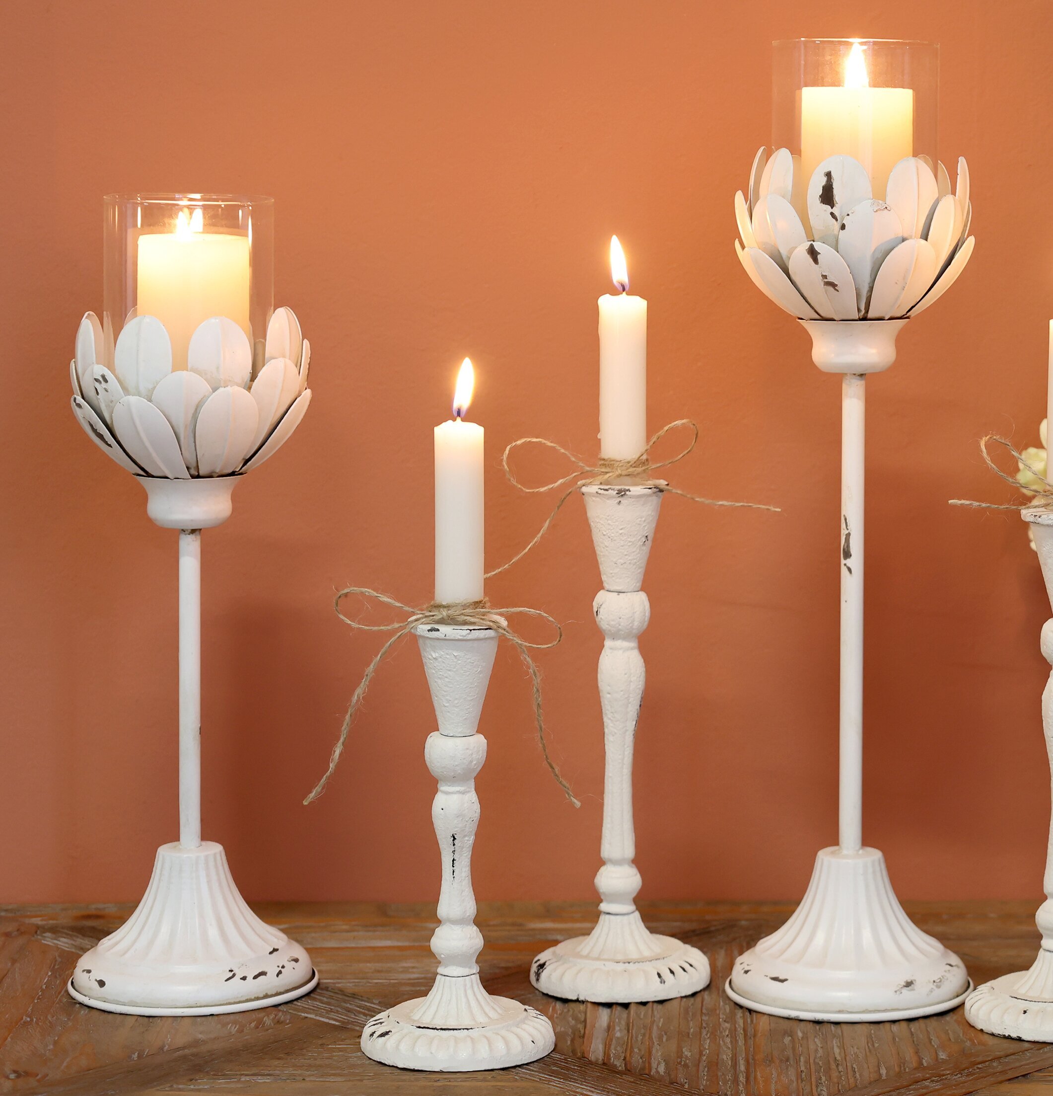 Foto av harmoniska ljusstakar med vintagekänsla