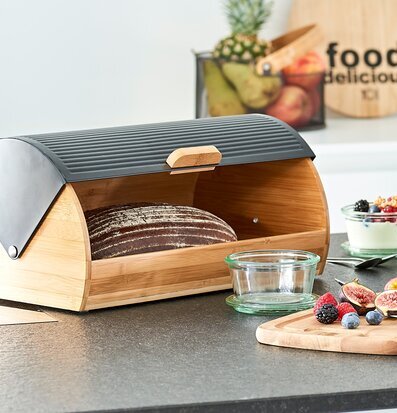 Bild av stilren köksmiljö med bambu och naturliga toner