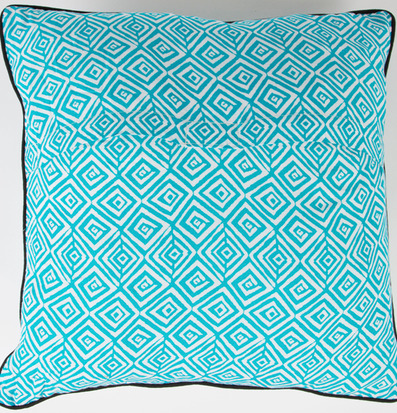 Kudde - You Are Amazing från Sass & Belle med geometriskt mönster