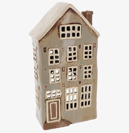 Bild av detaljrik ljuslykta formad som stadsradhus