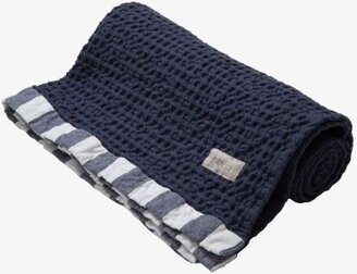 Handduk Våfflad Blå från Ernst med våfflad textur och randig kant