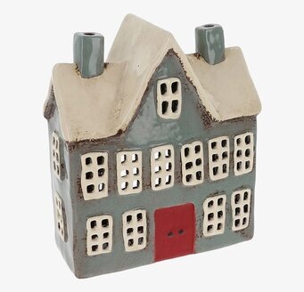 Bild av charmig ljuslykta formad som ett litet hus