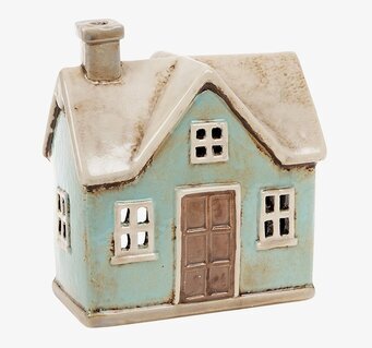 Foto av söt ljuslykta formad som traditionellt hus