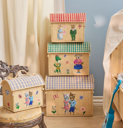 Bild av charmiga förvaringshus i fantasifull miljö