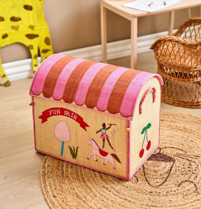 Bild av fantasifull och livlig inredning för barnrum