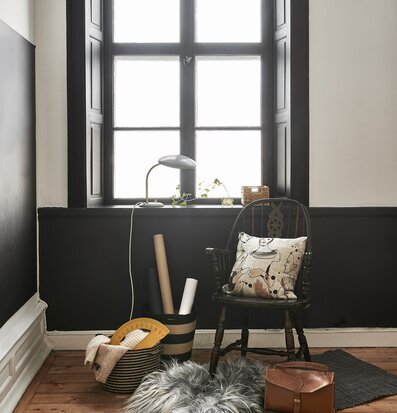 Jutekorg Emma från Dixie i stilfullt inredd hörna av rum