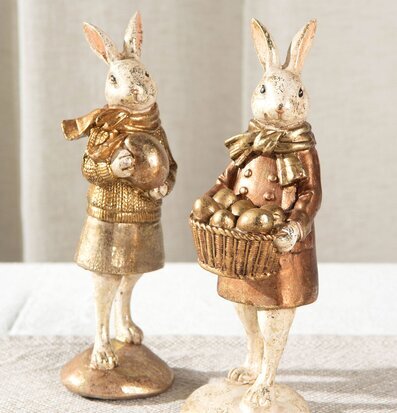 Bild av dekorativa kaninfigurer med gyllene detaljer